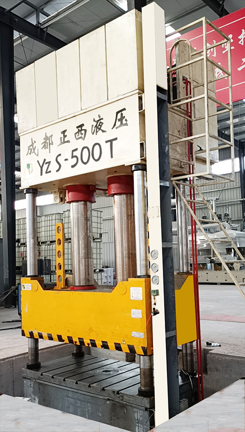 今天小編要分享的是500噸四柱液壓機(jī)再次被客戶復(fù)購(gòu),成功交貨的案例。 今天小編要分享的是500噸四柱液壓機(jī)再次被客戶復(fù)購(gòu),成功交貨的案例。
